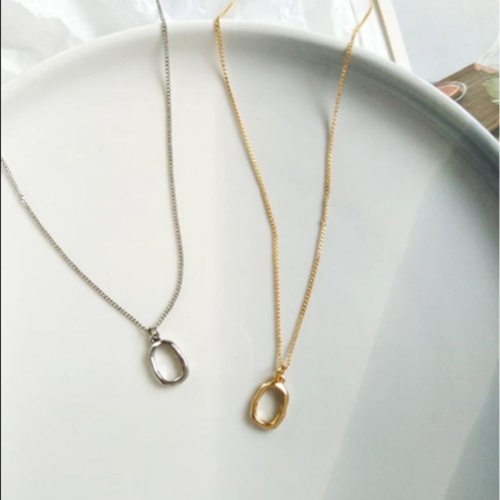 NEW 18k Yellow Gold Irregular Oval Necklace - Picture 5 of 8